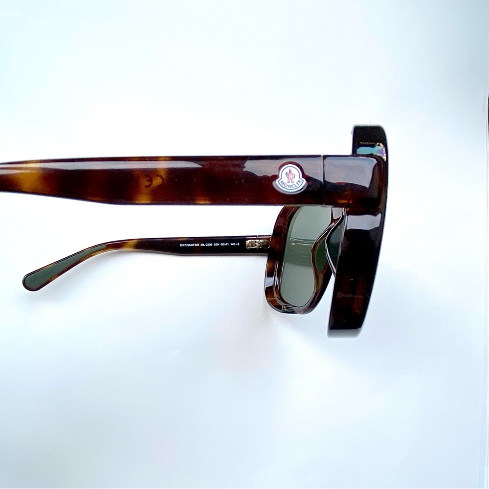 Authentic Moncler Oversized Sunglasses with original cloth and case - Picture 5 of 8